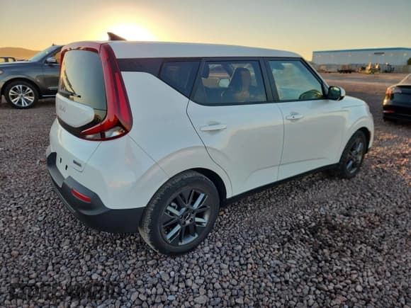 ✅ 2022 Kia Soul EX • VIN: KNDJ33AU2N7180420 • Лот: 89509295. Опубликован ранее на Copart с пробегом 27 655 миль. Бесплатный доступ к архиву аукционных продаж из США и подробный отчёт об истории автомобиля на DreamBid. Изображение 3.
