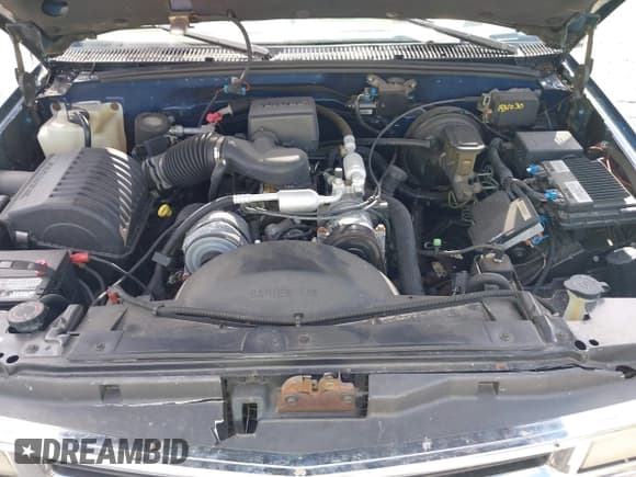 ✅ 1998 Chevrolet Suburban • VIN: 1GNEC16R5WJ301978 • Lot: 43262068. Listed on IAAI with 174,880 mi. Free auction sales archive from the USA and detailed vehicle history report at DreamBid. Image 10.