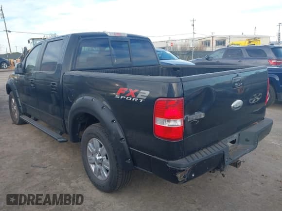 ✅ 2007 Ford F-150 XLT • VIN: 1FTPW12597KD26566 • Lot: 41267961. Wystawiony na IAAI z przebiegiem 215 030 mil. Bezpłatny archiwum sprzedaży aukcyjnych z USA i szczegółowy raport historii pojazdu na DreamBid. Zdjęcie 3.