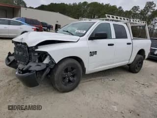 ✅ 2022 Ram 1500 Tradesman • VIN: 3C6RR6KG9NG352465 • Lot: 45275235. Wystawiony na Copart z przebiegiem 105 960 mil. Bezpłatny archiwum sprzedaży aukcyjnych z USA i szczegółowy raport historii pojazdu na DreamBid. Zdjęcie 1.
