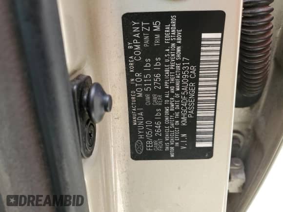 2010 Hyundai Genesis z VIN KMHGC4DF5AU095317, wystawiony jako Copart lot #72348444 z przebiegiem 169 517 mil mil oraz Nie do naprawy • Non repairable. Historia ofert i sprzedaży dostępna na DreamBid. Obrazek 12.