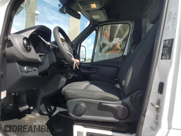 ✅ 2020 Freightliner Sprinter • VIN: W2Y8ED3Y8LP308878 • Lot: 72096614. Wystawiony na Copart z przebiegiem 85 718 mil. Bezpłatny archiwum sprzedaży aukcyjnych z USA i szczegółowy raport historii pojazdu na DreamBid. Zdjęcie 7.