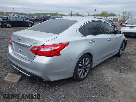 ✅ 2017 Nissan Altima SR • VIN: 1N4AL3AP6HC220784 • Lot: 42085597. Wystawiony na IAAI z przebiegiem 80 589 mil. Bezpłatny archiwum sprzedaży aukcyjnych z USA i szczegółowy raport historii pojazdu na DreamBid. Zdjęcie 4.