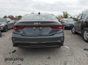 ✅ 2024 Kia Forte LXS • VIN: 3KPF24AD5RE790137 • Lot: 43451026. Wystawiony na IAAI z przebiegiem 15 341 mil. Bezpłatny archiwum sprzedaży aukcyjnych z USA i szczegółowy raport historii pojazdu na DreamBid. Zdjęcie 16.