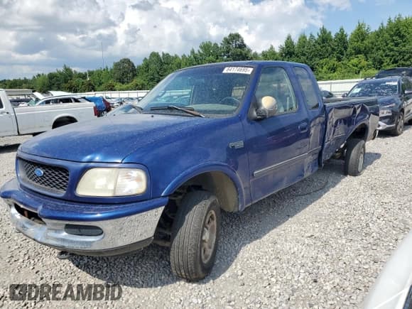 ✅ 1997 Ford F-150 XL • VIN: 1FTDX1865VNA10805 • Lot: 64174695. Wystawiony na Copart z przebiegiem 105 175 mil. Bezpłatny archiwum sprzedaży aukcyjnych z USA i szczegółowy raport historii pojazdu na DreamBid. Zdjęcie 1.