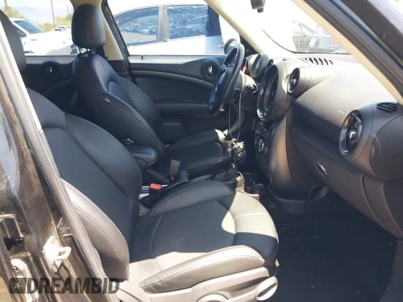 ✅ 2015 MINI Countryman S • VIN: WMWZC3C5XFWT02566 • Lot: 42408045. Wystawiony na IAAI z przebiegiem 114 822 mil. Bezpłatny archiwum sprzedaży aukcyjnych z USA i szczegółowy raport historii pojazdu na DreamBid. Zdjęcie 5.