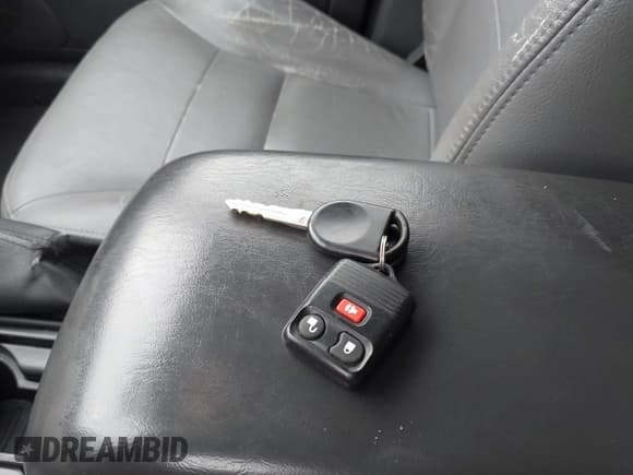 ✅ 2006 Ford Escape XLT • VIN: 1FMCU93136KA28796 • Lot: 43729128. Wystawiony na IAAI z przebiegiem 162 201 mil. Bezpłatny archiwum sprzedaży aukcyjnych z USA i szczegółowy raport historii pojazdu na DreamBid. Zdjęcie 11.