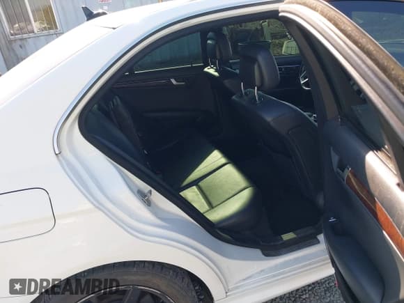 ✅ 2013 Mercedes-Benz C 300 Sport • VIN: WDDGF8AB8DR282519 • Лот: 43269194. Опубликован ранее на IAAI с пробегом 154 099 миль. Бесплатный доступ к архиву аукционных продаж из США и подробный отчёт об истории автомобиля на DreamBid. Изображение 8.