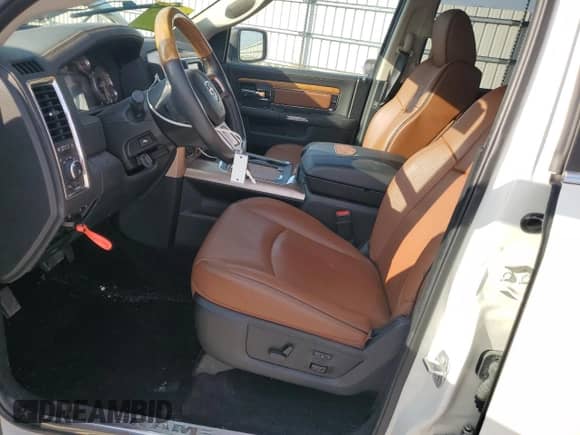 2017 Ram 1500 Limited z VIN 1C6RR7PT7HS721560, wystawiony jako Copart lot #84820855 z przebiegiem 69 327 mil mil oraz Szkoda całkowita • Salvage title. Historia ofert i sprzedaży dostępna na DreamBid. Obrazek 7.