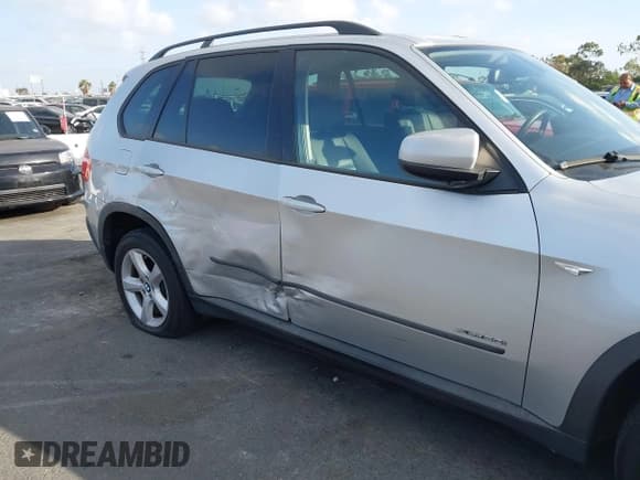 ✅ 2010 BMW X5 30i • VIN: 5UXFE4C57AL383802 • Lot: 43422694. Listed on IAAI with 156,915 mi. Free auction sales archive from the USA and detailed vehicle history report at DreamBid. Image 6.