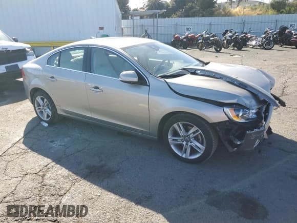 ✅ 2015 Volvo S60 T5 Drive-E Premier Plus • VIN: YV126MFC8F1310846 • Лот: 68157515. Опубликован ранее на Copart с пробегом 88 764 миль. Бесплатный доступ к архиву аукционных продаж из США и подробный отчёт об истории автомобиля на DreamBid. Изображение 4.