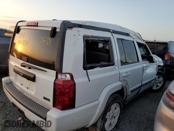 ✅ 2008 Jeep Commander Sport • VIN: 1J8HH48NX8C151417 • Lot: 73782404. Wystawiony na Copart z przebiegiem Nie podano. Bezpłatny archiwum sprzedaży aukcyjnych z USA i szczegółowy raport historii pojazdu na DreamBid. Zdjęcie 3.