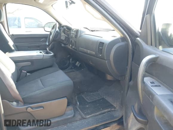 ✅ 2010 Chevrolet Silverado 1500 LT • VIN: 3GCRCSE02AG225245 • Lot: 43597712. Wystawiony na IAAI z przebiegiem 283 273 mil. Bezpłatny archiwum sprzedaży aukcyjnych z USA i szczegółowy raport historii pojazdu na DreamBid. Zdjęcie 5.