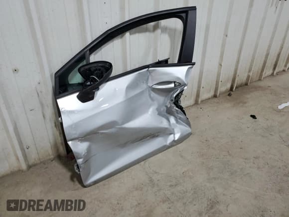 ✅ 2017 Chevrolet Cruze LS • VIN: 1G1BC5SMXH7122910 • Lot: 61137643. Listed on Copart with 58,626 mi. Free auction sales archive from the USA and detailed vehicle history report at DreamBid. Image 12.