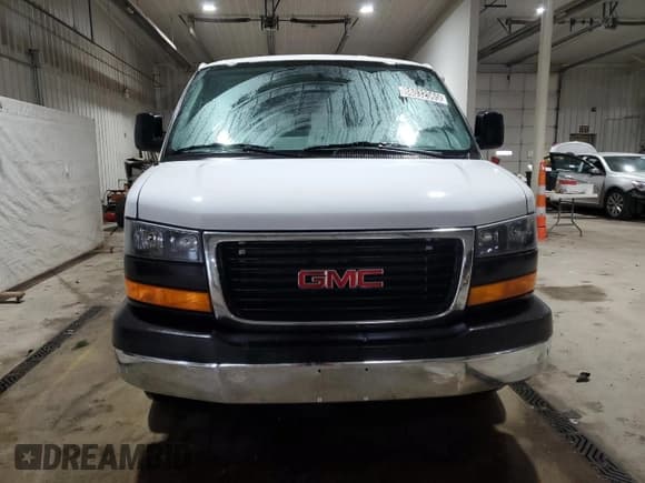 ✅ 2017 GMC Savana • VIN: NY77122 • Lot: 88032565. Listed on Copart with 5,130 mi. Free auction sales archive from the USA and detailed vehicle history report at DreamBid. Image 5.