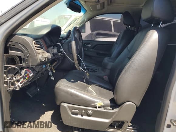 ✅ 2014 Chevrolet Suburban LT • VIN: 1GNSKJE79ER112840 • Lot: 64709074. Wystawiony na Copart z przebiegiem Nie podano. Bezpłatny archiwum sprzedaży aukcyjnych z USA i szczegółowy raport historii pojazdu na DreamBid. Zdjęcie 7.