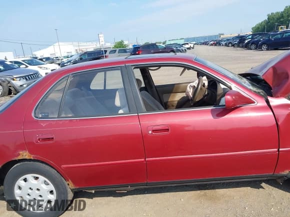 ✅ 1995 Toyota Camry LE • VIN: 4T1SK12E6SU572991 • Lot: 42850808. Wystawiony na IAAI z przebiegiem 226 921 mil. Bezpłatny archiwum sprzedaży aukcyjnych z USA i szczegółowy raport historii pojazdu na DreamBid. Zdjęcie 12.