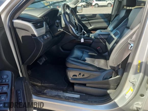 ✅ 2018 GMC Yukon XL SLT • VIN: 1GKS2GKC4JR185786 • Lot: 71130145. Listed on Copart with 132,850 mi. Free auction sales archive from the USA and detailed vehicle history report at DreamBid. Image 7.