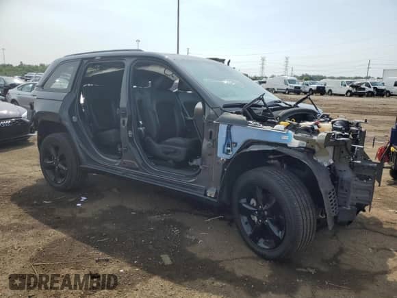 2024 Jeep Grand Cherokee Altitude with VIN 1C4RJHAG5RC702969, listed as a Copart auction lot 61567915 with Not provided miles and Non repairable. Bid and sale history available at DreamBid. Image 4.