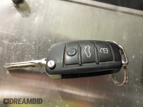 ✅ 2012 Audi Q7 Premium Plus • VIN: WA1LMAFE1CD009775 • Lot: 41304315. Wystawiony na IAAI z przebiegiem 215 578 mil. Bezpłatny archiwum sprzedaży aukcyjnych z USA i szczegółowy raport historii pojazdu na DreamBid. Zdjęcie 11.