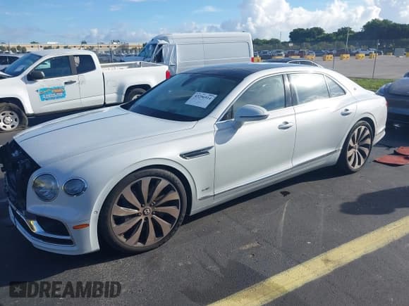✅ 2020 Bentley Flying Spur W12 • VIN: SCBBB6ZG7LC080974 • Lot: 43296914. Wystawiony na IAAI z przebiegiem 16 621 mil. Bezpłatny archiwum sprzedaży aukcyjnych z USA i szczegółowy raport historii pojazdu na DreamBid. Zdjęcie 18.