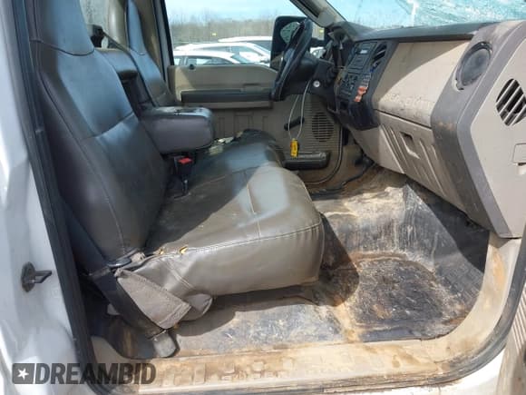 ✅ 2009 Ford F-250 • VIN: 1FDNF21579EA07923 • Лот: 41863139. Опубликован ранее на IAAI с пробегом 269 940 миль. Бесплатный доступ к архиву аукционных продаж из США и подробный отчёт об истории автомобиля на DreamBid. Изображение 5.