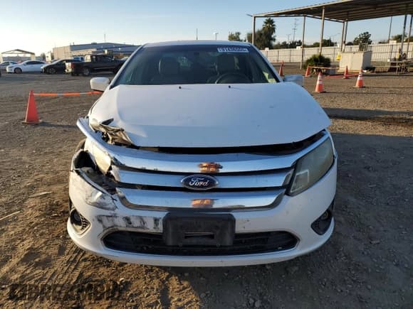 ✅ 2010 Ford Fusion Hybrid • VIN: 3FADP0L32AR256277 • Lot: 91436555. Wystawiony na Copart z przebiegiem 211 592 mil. Bezpłatny archiwum sprzedaży aukcyjnych z USA i szczegółowy raport historii pojazdu na DreamBid. Zdjęcie 5.