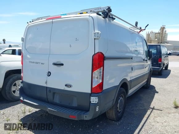 ✅ 2018 Ford Transit • VIN: 1FTYE1YM3JKA17401 • Lot: 41692518. Wystawiony na IAAI z przebiegiem 145 472 mil. Bezpłatny archiwum sprzedaży aukcyjnych z USA i szczegółowy raport historii pojazdu na DreamBid. Zdjęcie 4.