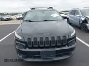 ✅ 2018 Jeep Cherokee Latitude • VIN: 1C4PJLCB3JD595303 • Lot: 42921581. Wystawiony na IAAI z przebiegiem 105 885 mil. Bezpłatny archiwum sprzedaży aukcyjnych z USA i szczegółowy raport historii pojazdu na DreamBid. Zdjęcie 13.