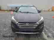 2017 Hyundai Tucson Sport z VIN KM8J3CA23HU294135, wystawiony jako Copart lot #90397495 z przebiegiem 98 022 mil mil oraz Czysty tytuł • Clean title. Historia ofert i sprzedaży dostępna na DreamBid. Obrazek 5.