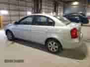 2009 Hyundai Accent Auto GLS z VIN KMHCN46C99U306008, wystawiony jako Copart lot #74152544 z przebiegiem 124 576 mil mil oraz Szkoda całkowita • Salvage title. Historia ofert i sprzedaży dostępna na DreamBid. Obrazek 2.