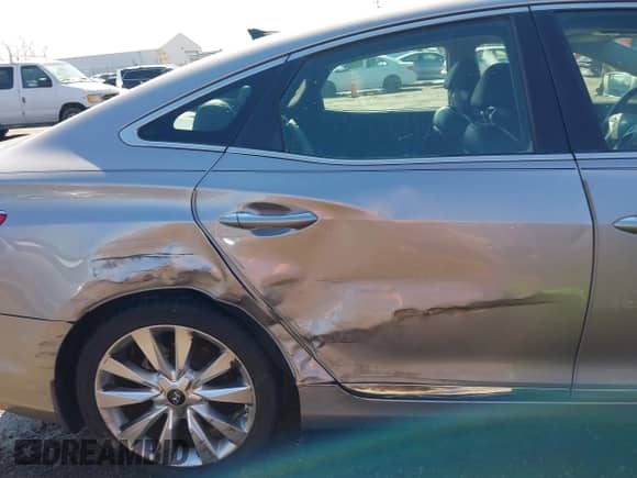 2013 Hyundai Azera с VIN KMHFH4JG3DA220430, выставлен на аукционе IAAI как лот 41805191 с пробегом 101 610 миль миль и . История ставок и продаж доступна на DreamBid. Изображение 6.