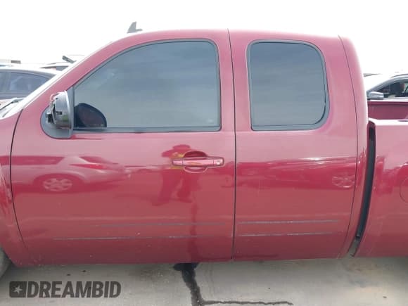✅ 2009 Chevrolet Silverado 1500 • VIN: 1GCEC39Y49Z189445 • Lot: 41933868. Wystawiony na IAAI z przebiegiem 209 596 mil. Bezpłatny archiwum sprzedaży aukcyjnych z USA i szczegółowy raport historii pojazdu na DreamBid. Zdjęcie 14.