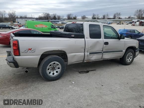 ✅ 2005 Chevrolet Silverado 1500 LS • VIN: 1GCEK19VX5Z298760 • Lot: 44571795. Wystawiony na Copart z przebiegiem 206 173 mil mil. Skorzystaj z bezpłatnego archiwum sprzedaży aukcyjnych z USA i zobacz szczegółowy raport historii pojazdu na DreamBid. Zdjęcie 3.