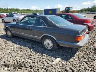 ✅ 1990 Mercedes-Benz 560 • VIN: WDBCA45EXLA500850 • Lot: 69131404. Wystawiony na Copart z przebiegiem 102 458 mil. Bezpłatny archiwum sprzedaży aukcyjnych z USA i szczegółowy raport historii pojazdu na DreamBid. Zdjęcie 2.