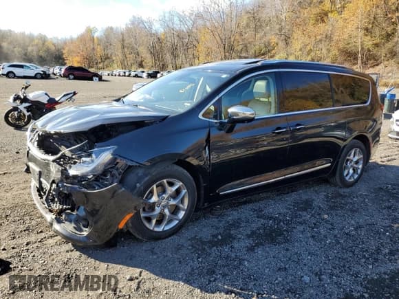 ✅ 2017 Chrysler Pacifica Limited • VIN: 2C4RC1GG2HR552723 • Lot: 90623525. Listed on Copart with 115,426 mi. Free auction sales archive from the USA and detailed vehicle history report at DreamBid. Image 1.
