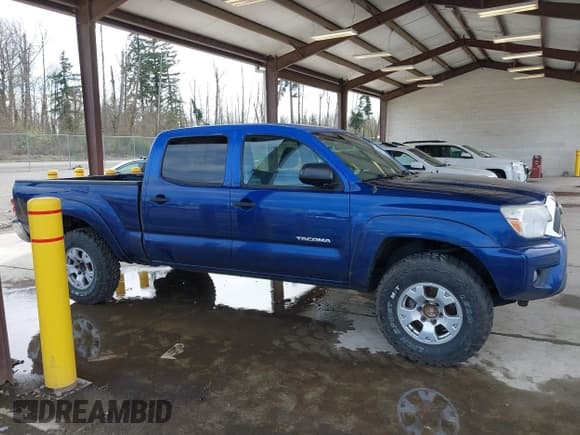 ✅ 2015 Toyota Tacoma PreRunner • VIN: 5TFKU4HNXFX006568 • Lot: 41847694. Wystawiony na IAAI z przebiegiem 129 872 mil. Bezpłatny archiwum sprzedaży aukcyjnych z USA i szczegółowy raport historii pojazdu na DreamBid. Zdjęcie 13.