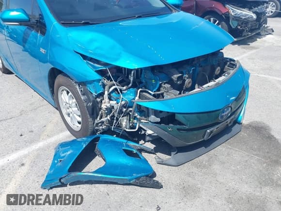✅ 2017 Toyota Prius Plus • VIN: JTDKARFP2H3001031 • Lot: 41934825. Listed on IAAI with 85,634 mi. Free auction sales archive from the USA and detailed vehicle history report at DreamBid. Image 6.