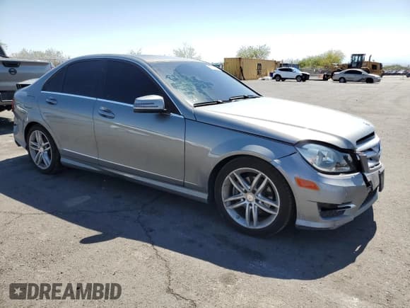 ✅ 2013 Mercedes-Benz C 250 Sport • VIN: WDDGF4HB8DR268764 • Лот: 67727145. Опубликован ранее на Copart с пробегом 62 376 миль. Бесплатный доступ к архиву аукционных продаж из США и подробный отчёт об истории автомобиля на DreamBid. Изображение 4.
