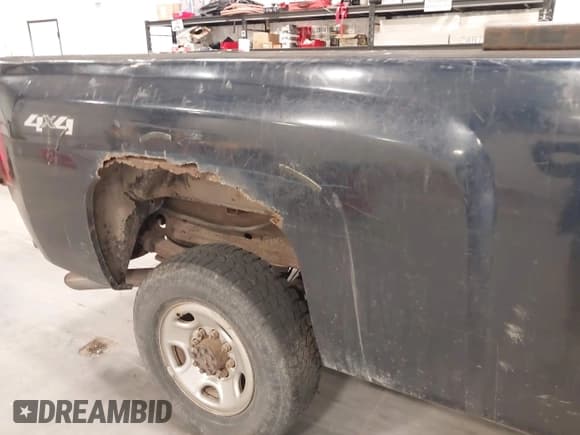 ✅ 2008 Chevrolet Silverado 2500HD Work Truck • VIN: 1GCHK29K58E189109 • Lot: 43594576. Wystawiony na IAAI z przebiegiem 131 646 mil. Bezpłatny archiwum sprzedaży aukcyjnych z USA i szczegółowy raport historii pojazdu na DreamBid. Zdjęcie 12.