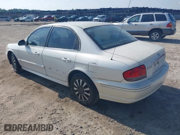 ✅ 2004 Hyundai Sonata • VIN: KMHWF25S34A946488 • Lot: 42821192. Listed on IAAI with 127,034 mi. Free auction sales archive from the USA and detailed vehicle history report at DreamBid. Image 3.
