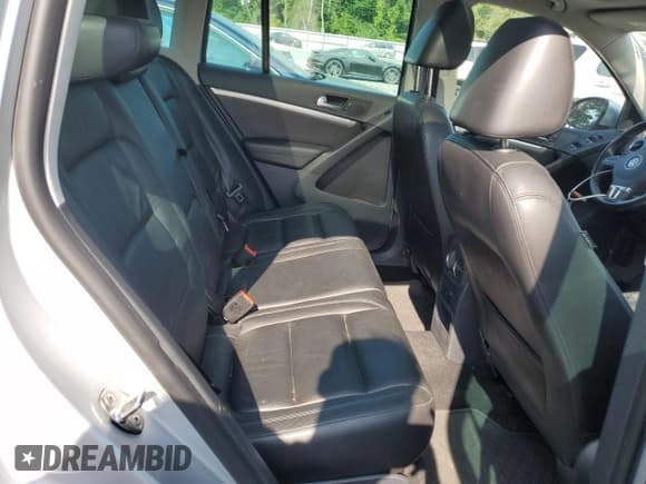 ✅ 2013 Volkswagen Tiguan SE • VIN: WVGBV7AX0DW520423 • Lot: 68394895. Listed on Copart with 128,141 mi. Free auction sales archive from the USA and detailed vehicle history report at DreamBid. Image 11.