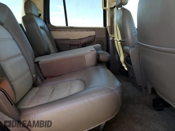 ✅ 2005 Ford Explorer Eddie Bauer • VIN: 1FMDU74W25UA15138 • Lot: 85761105. Listed on Copart with 339,284 mi. Free auction sales archive from the USA and detailed vehicle history report at DreamBid. Image 11.