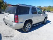 ✅ 2010 GMC Yukon Denali • VIN: 1GKUKEEF7AR202423 • Lot: 43450619. Listed on IAAI with 220,158 mi. Free auction sales archive from the USA and detailed vehicle history report at DreamBid. Image 4.