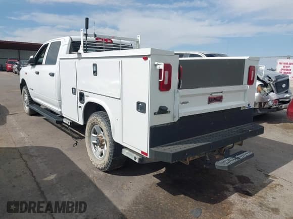 ✅ 2019 Ram 2500 Tradesman • VIN: 3C6UR5HJ7KG565823 • Lot: 43503236. Wystawiony na IAAI z przebiegiem 76 181 mil. Bezpłatny archiwum sprzedaży aukcyjnych z USA i szczegółowy raport historii pojazdu na DreamBid. Zdjęcie 3.