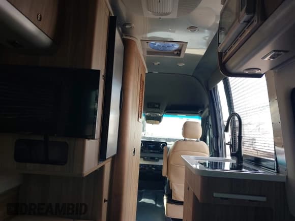 ✅ 2021 Mercedes-Benz Sprinter Cargo • VIN: W1X4EBHY8MP408560 • Lot: 41417376. Listed on IAAI with 16,361 mi. Free auction sales archive from the USA and detailed vehicle history report at DreamBid. Image 6.