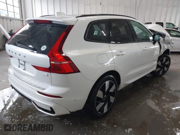 ✅ 2024 Volvo XC60 Plus Dark Theme • VIN: YV4H60DL5R1782435 • Lot: 42910415. Listed on IAAI with 30,065 mi. Free auction sales archive from the USA and detailed vehicle history report at DreamBid. Image 4.