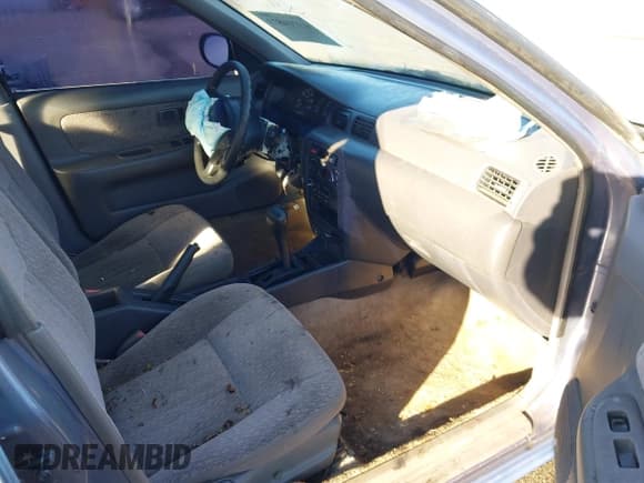 ✅ 1998 Nissan Sentra XE • VIN: 3N1AB41D0WL051505 • Lot: 43714873. Wystawiony na IAAI z przebiegiem 191 915 mil. Bezpłatny archiwum sprzedaży aukcyjnych z USA i szczegółowy raport historii pojazdu na DreamBid. Zdjęcie 5.