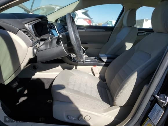 ✅ 2020 Ford Fusion SE • VIN: 3FA6P0LU4LR234561 • Lot: 92324675. Wystawiony na Copart z przebiegiem 42 144 mil. Bezpłatny archiwum sprzedaży aukcyjnych z USA i szczegółowy raport historii pojazdu na DreamBid. Zdjęcie 7.