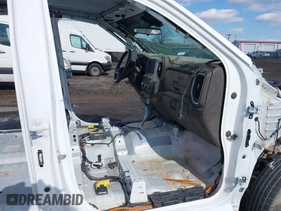 ✅ 2021 Chevrolet Silverado 1500 RST • VIN: 3GCUYEETXMG313438 • Lot: 41536625. Wystawiony na IAAI z przebiegiem Nie podano. Bezpłatny archiwum sprzedaży aukcyjnych z USA i szczegółowy raport historii pojazdu na DreamBid. Zdjęcie 5.